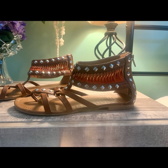 Zip up sandals, nude brown with design, Size 8.5 - Picture 2 of 3